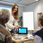 Sophie Schmitz leitet das Digital-Café in Siegburg.